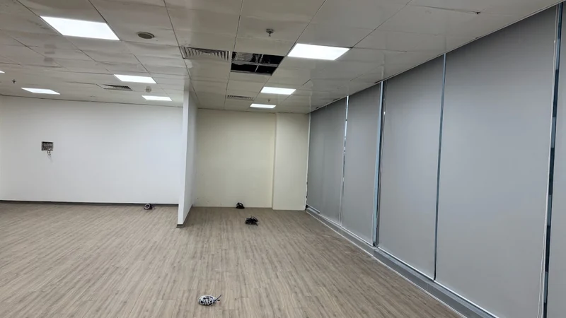 Không gian văn phòng trong quá trình triển khai hệ thống và thi công thực tế